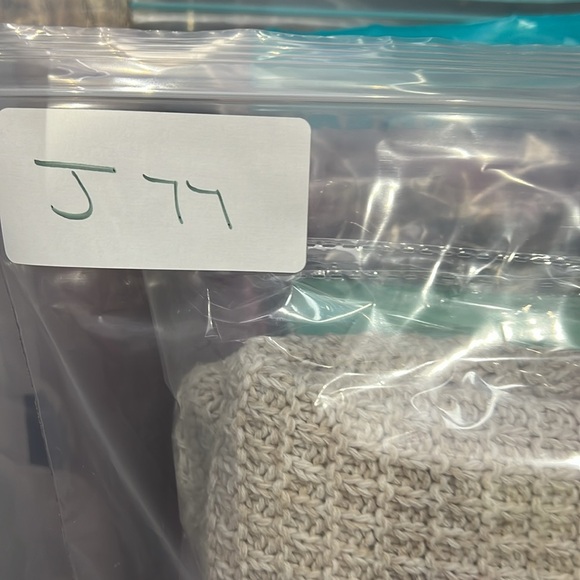 Victoria's Secret Women's V-Neck Sleeveless Open Knit Hi-Lo Sweater - Picture 7 of 7